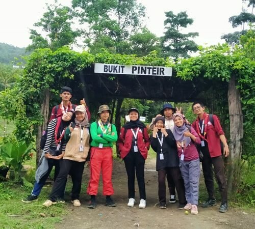 Peserta Perkemahan Antar Satuan Karya Nasional Tahun 2022 Gelar Pendakian dan Konservasi Kawasan di Bukit Pinteir Bangka Tengah